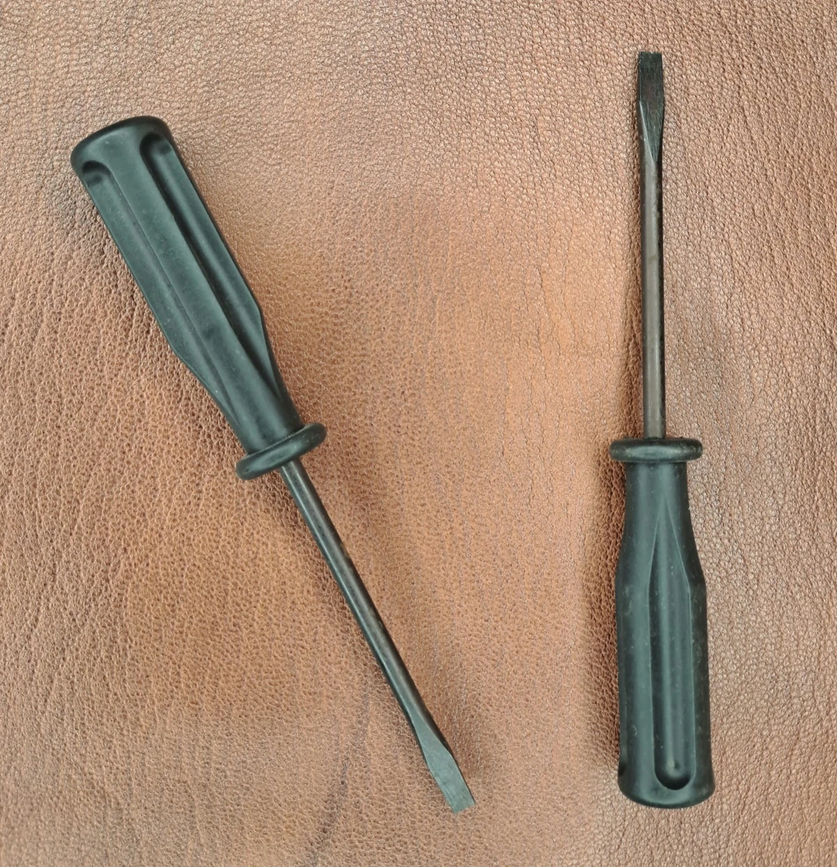 پیچ گوشتی متوسط سوزن بند